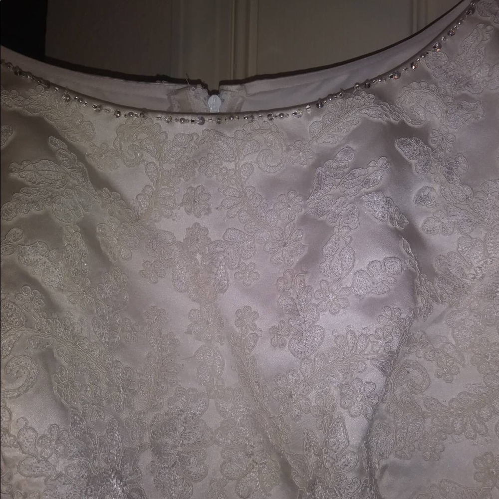 Button up bugle bead tulle wedding dress - Picture 5 of 7